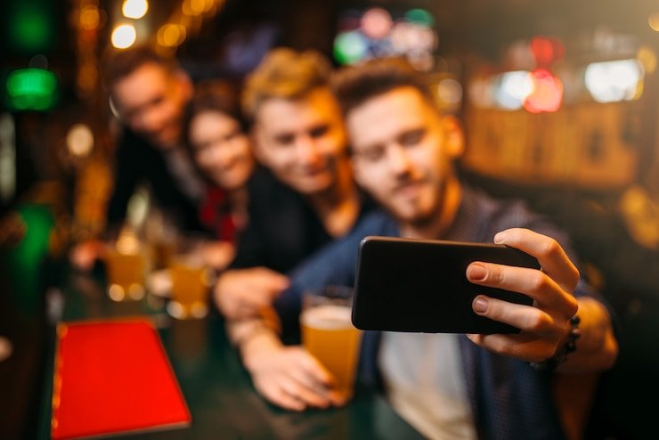 Perbandingan tampilan aplikasi mastersgp di Android dan browser iOS dengan tata letak identik